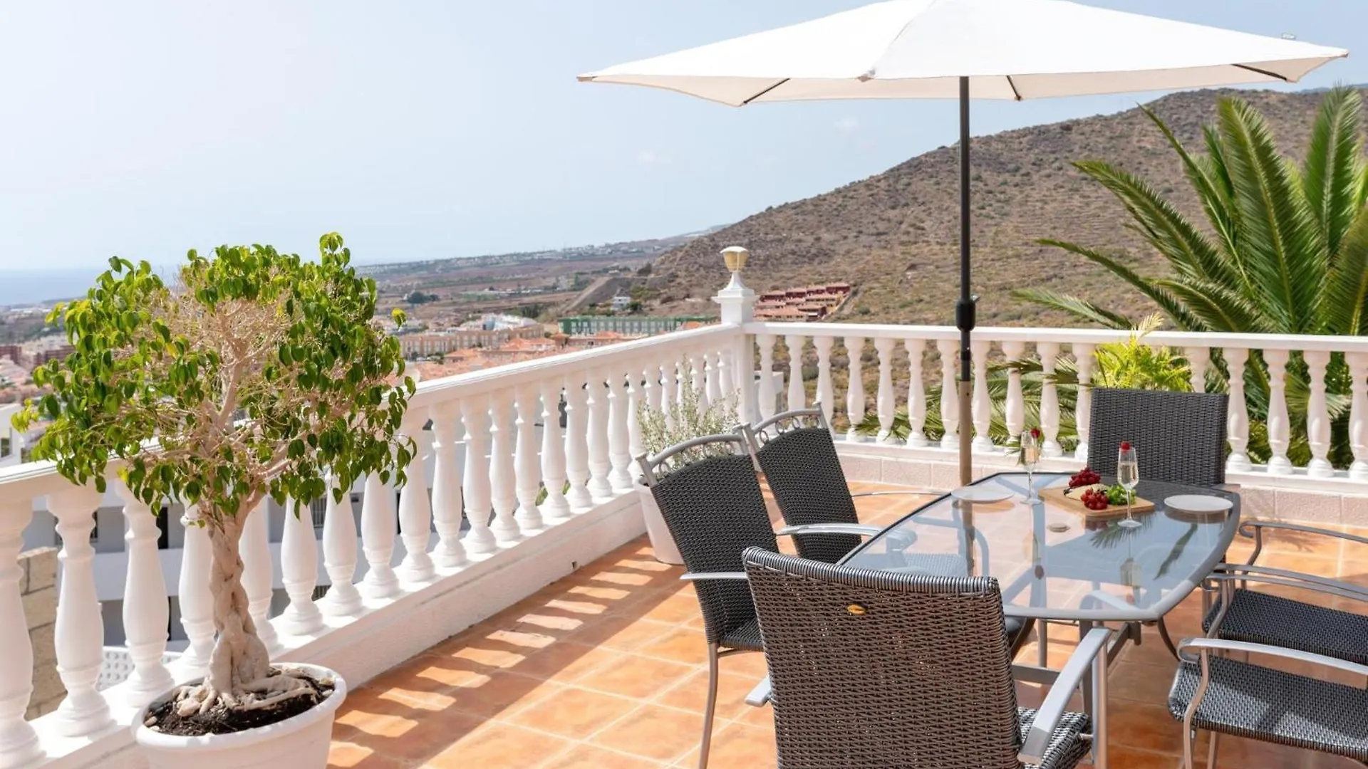 Enchanting Villa Portocervo Costa Adeje  Costa Adeje (Tenerife)